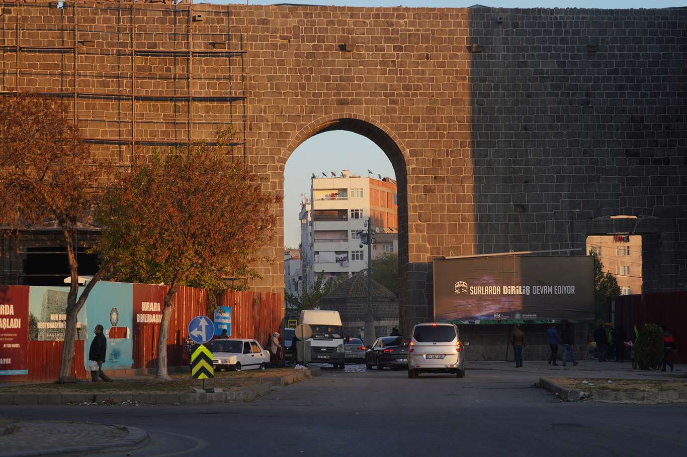 Diyarbakır Urfa Kapı araç trafiğine açıldı Diyarbakır Urfa Kapı araç trafiğine açıldı